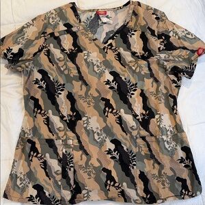 Dickies Camouflage Floral V-Neck Scrub Top